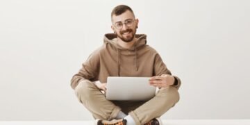 How to Find a Programmer for Your Startup in 5 simple steps